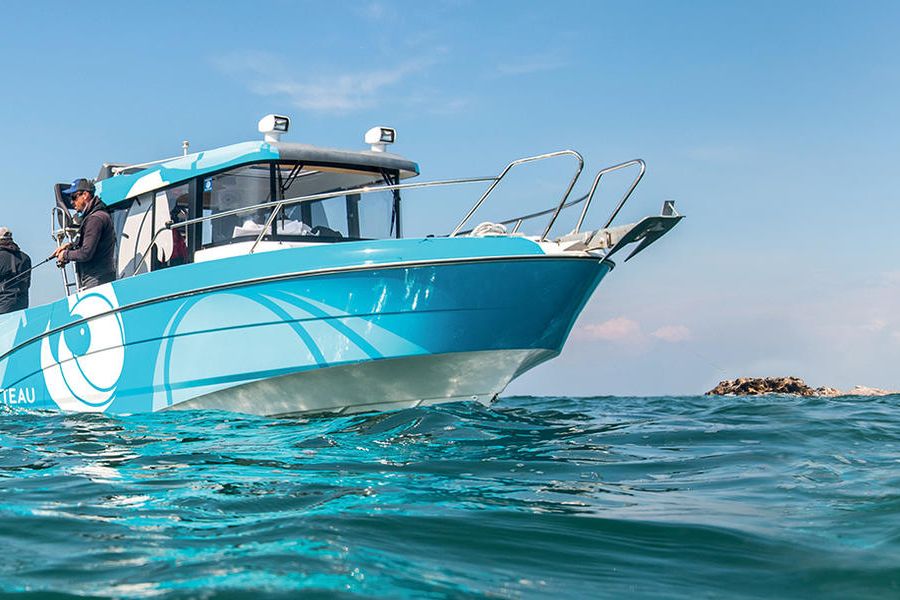 Fishermen working in a Beneteau Barracuda 8 boat